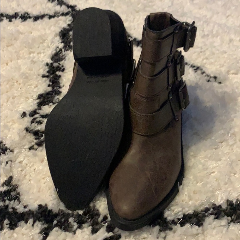 Boots - Picture 2 of 3